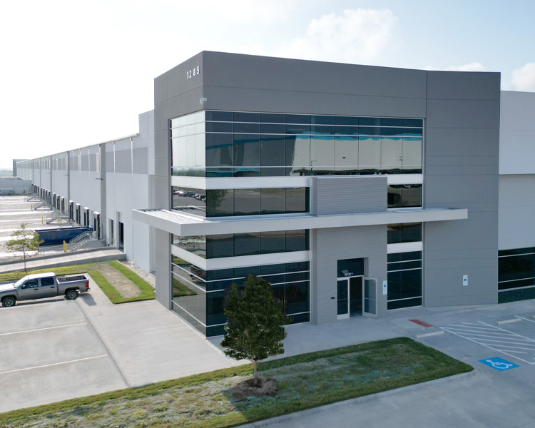 Hunt Southwest Industrial Real Estate | Gateway East Trade Center - Forney, TX - 712,900 SF AVAILABLE