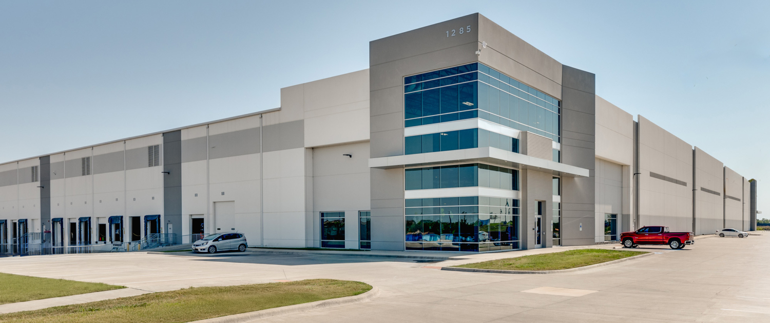 Hunt Southwest Industrial Real Estate | Gateway East Trade Center - Forney, TX - 712,900 SF AVAILABLE