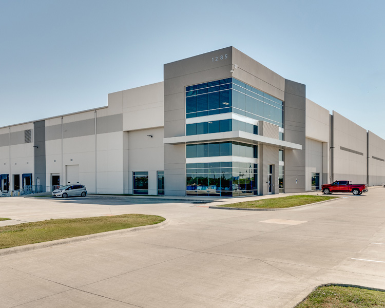 Hunt Southwest Industrial Real Estate | Gateway East Trade Center - Forney, TX - 712,900 SF AVAILABLE